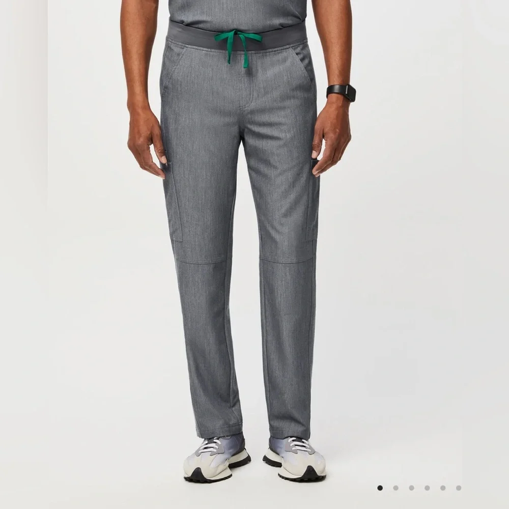 FIGS Men's Cargo Scrub Pants Graphite Size M